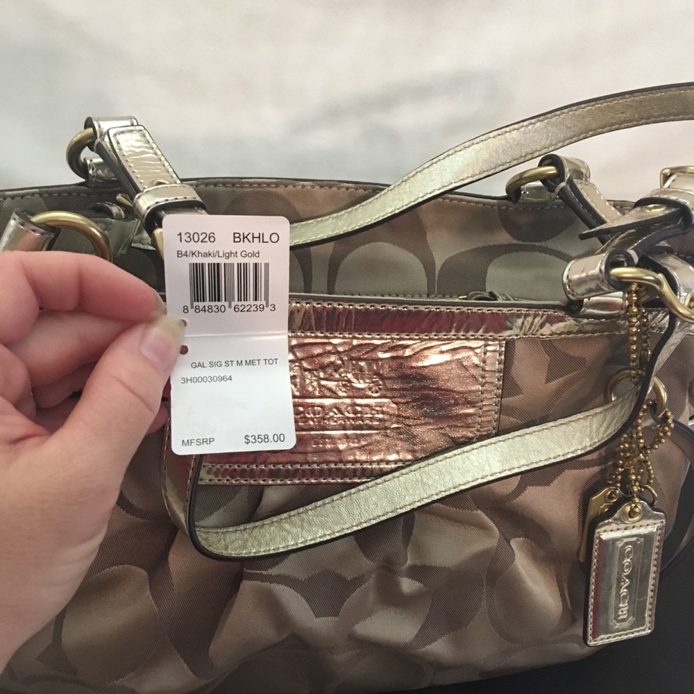 Authentic Coach Signature Collection Tote - Picture 2 of 8
